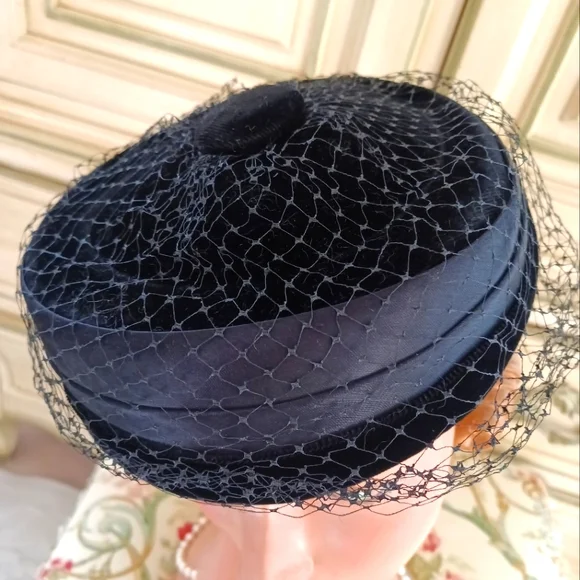 STUNNING VINTAGE 1950S RICH BLACK VELVET PILLBOX HAT WITH NETTING, UNION MADE! Vintage | Accessories | Stunning Vintage 95s Rich Black  main image 4